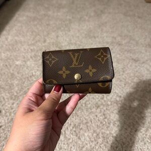 Louis Vuitton Key Holder in Monogram